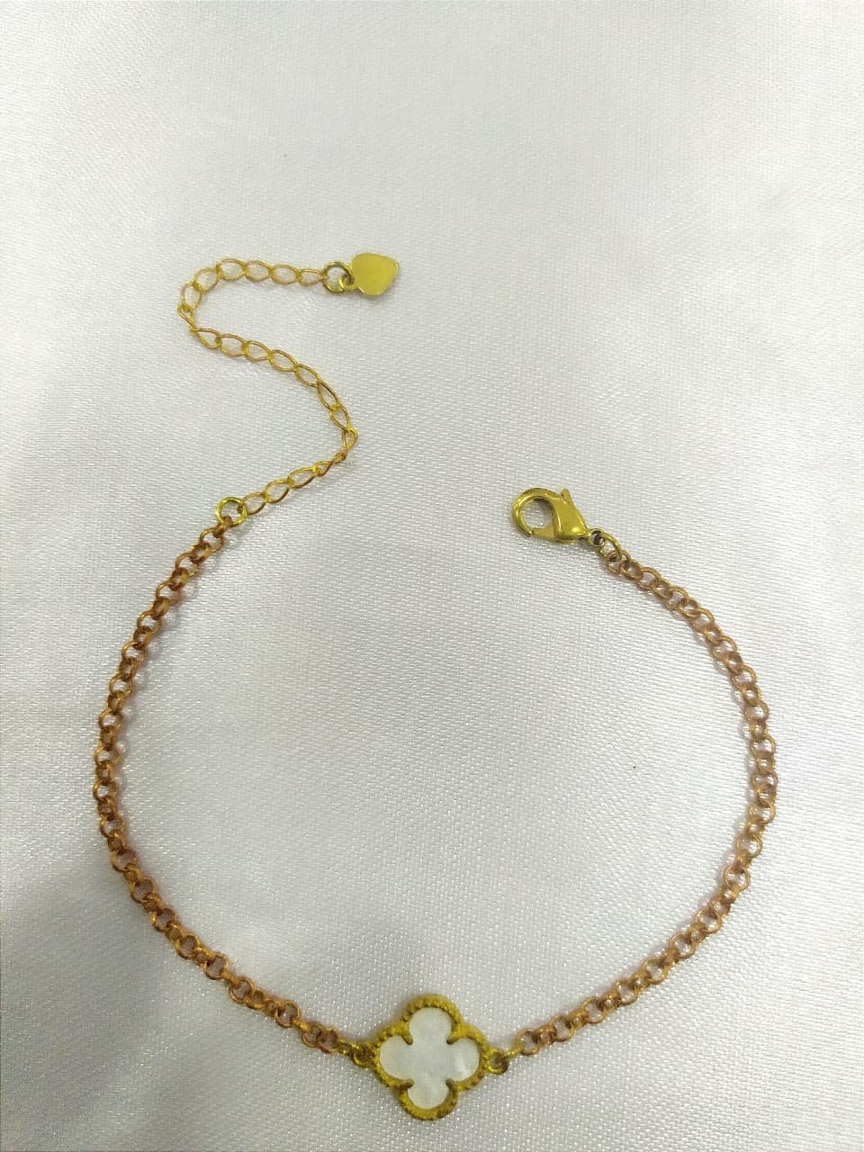 PULSEIRA DE 16CM COM 1 TREVO BRANCO 10MM (100% PLÁSTICO)